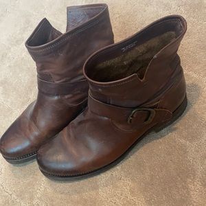 FRYE low boots- Veronica bootie
